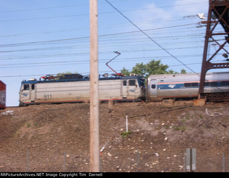 AMTK 911 heads west